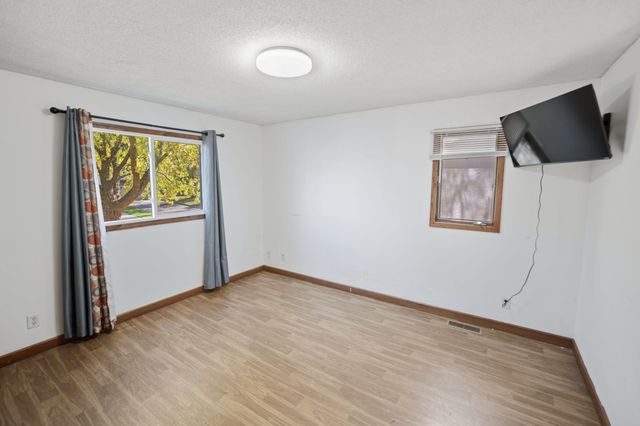 6517 Edgewood Avenue N, Brooklyn Park, MN 55428