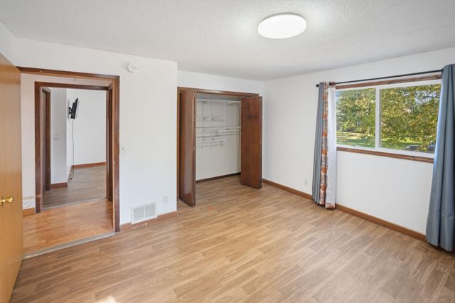 6517 Edgewood Avenue N, Brooklyn Park, MN 55428