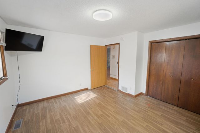 6517 Edgewood Avenue N, Brooklyn Park, MN 55428
