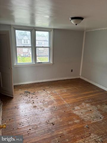 18 SOUTHRIDGE RD, Darby, PA 19023