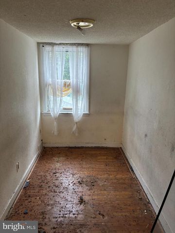 18 SOUTHRIDGE RD, Darby, PA 19023