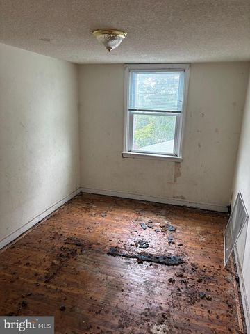 18 SOUTHRIDGE RD, Darby, PA 19023
