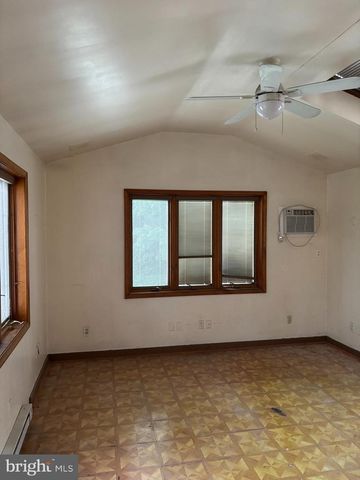 18 SOUTHRIDGE RD, Darby, PA 19023