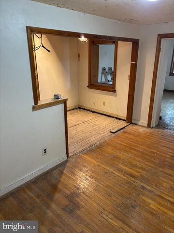 18 SOUTHRIDGE RD, Darby, PA 19023
