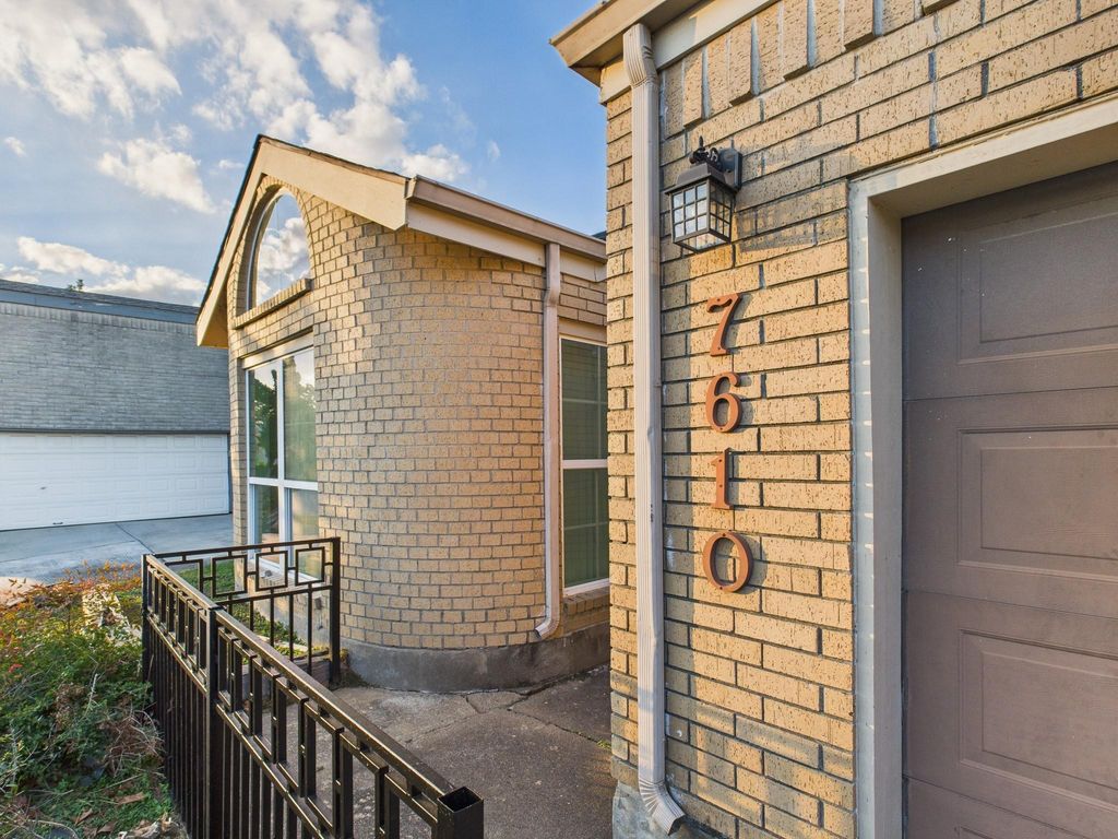 7610 Hopewell Lane, Houston, TX 77071