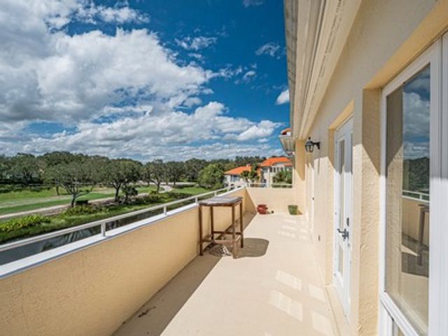 5075 Harmony Circle 302, Vero Beach, FL 32967