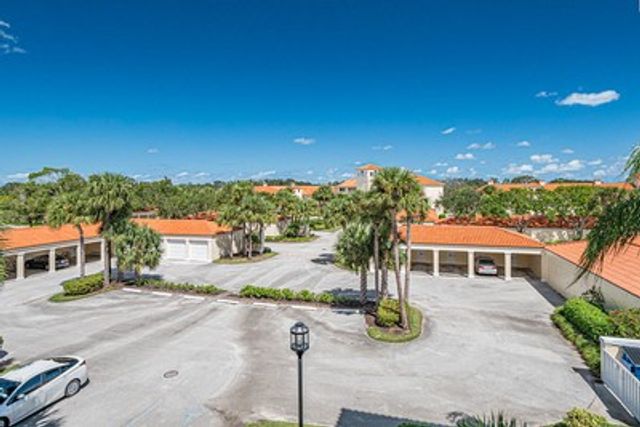 5075 Harmony Circle 302, Vero Beach, FL 32967