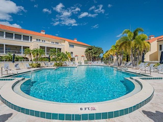 5075 Harmony Circle 302, Vero Beach, FL 32967