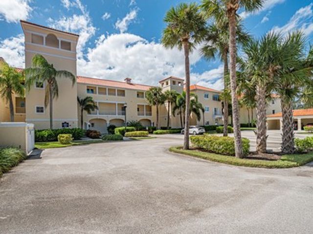5075 Harmony Circle 302, Vero Beach, FL 32967