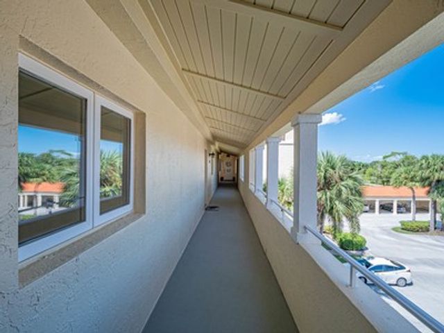 5075 Harmony Circle 302, Vero Beach, FL 32967