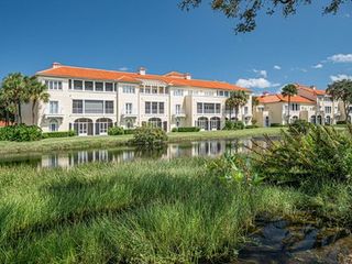 5075 Harmony Circle 302, Vero Beach, FL 32967