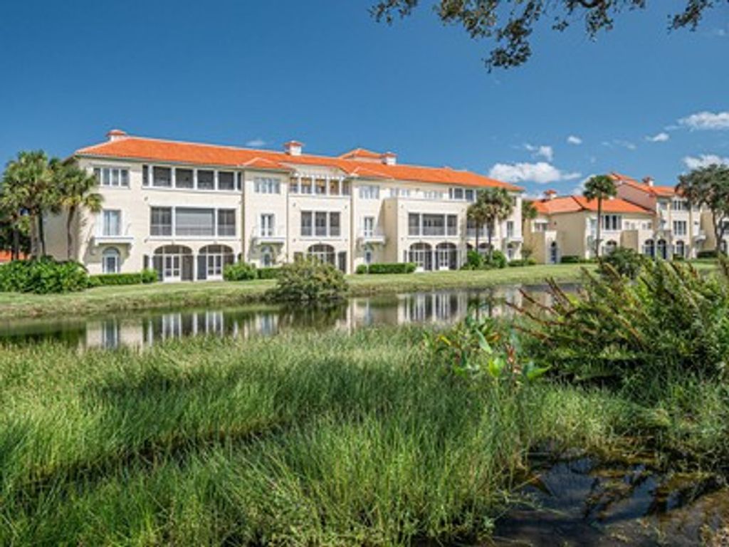 5075 Harmony Circle 302, Vero Beach, FL 32967