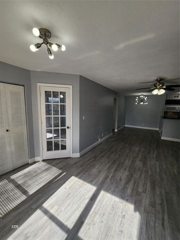 2736 S University Drive, Davie, FL 33328