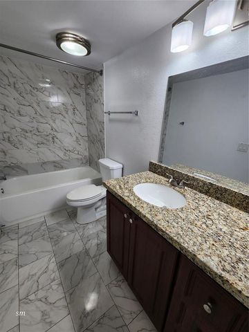 2736 S University Drive, Davie, FL 33328