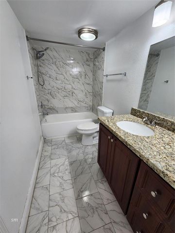 2736 S University Drive, Davie, FL 33328