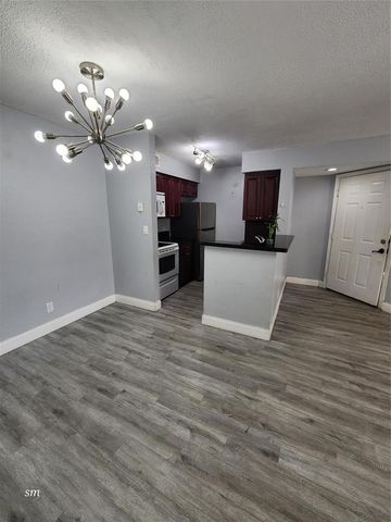 2736 S University Drive, Davie, FL 33328