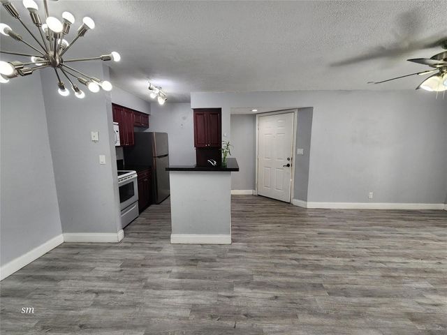 2736 S University Drive, Davie, FL 33328