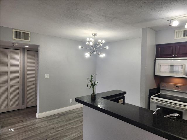 2736 S University Drive, Davie, FL 33328