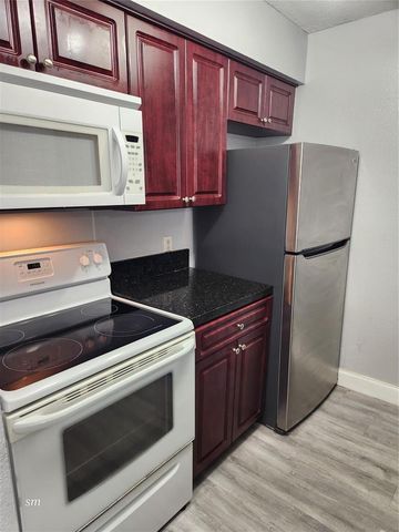 2736 S University Drive, Davie, FL 33328