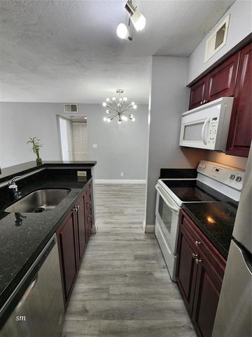 2736 S University Drive, Davie, FL 33328