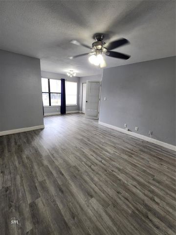 2736 S University Drive, Davie, FL 33328