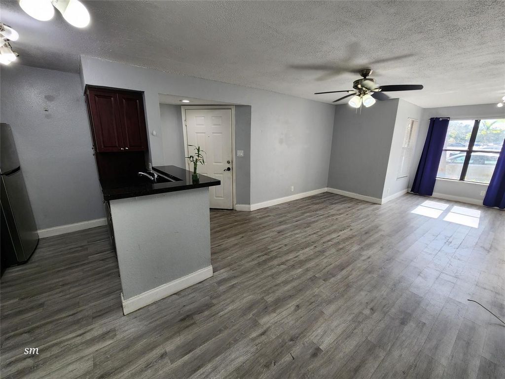 2736 S University Drive, Davie, FL 33328