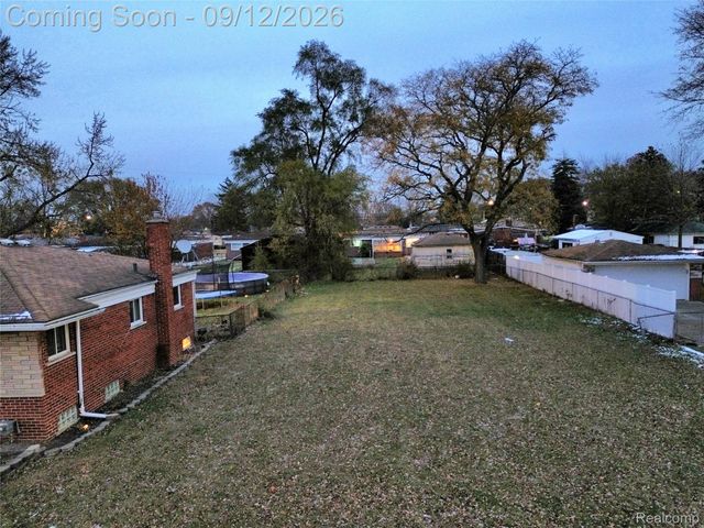 24134 Loretta Avenue, Warren, MI 48091
