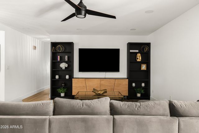 919 W PORT ROYALE Lane, Phoenix, AZ 85023