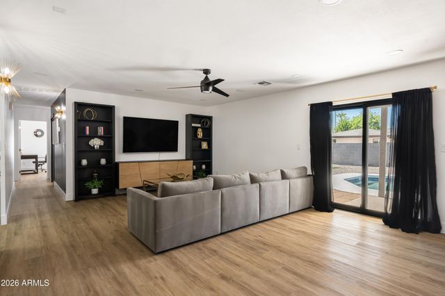 919 W PORT ROYALE Lane, Phoenix, AZ 85023