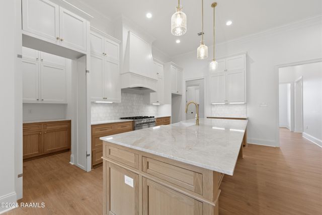 600 Traditions Drive, Lafayette, LA 70508