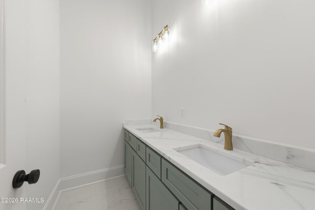 600 Traditions Drive, Lafayette, LA 70508