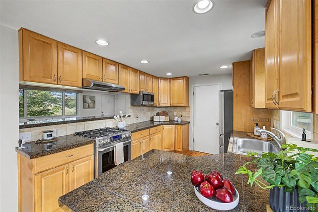 13861 Elmore Road, Longmont, CO 80504