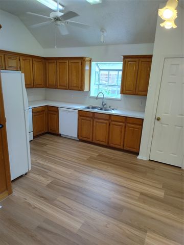 121 Canterbury Street, Euless, TX 76039