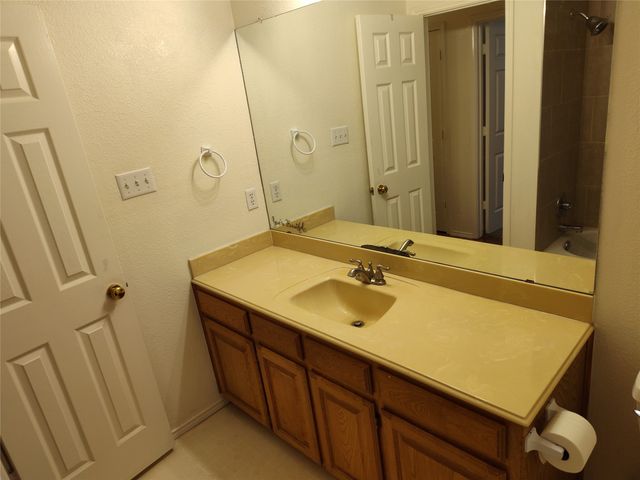 121 Canterbury Street, Euless, TX 76039