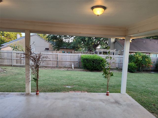 121 Canterbury Street, Euless, TX 76039