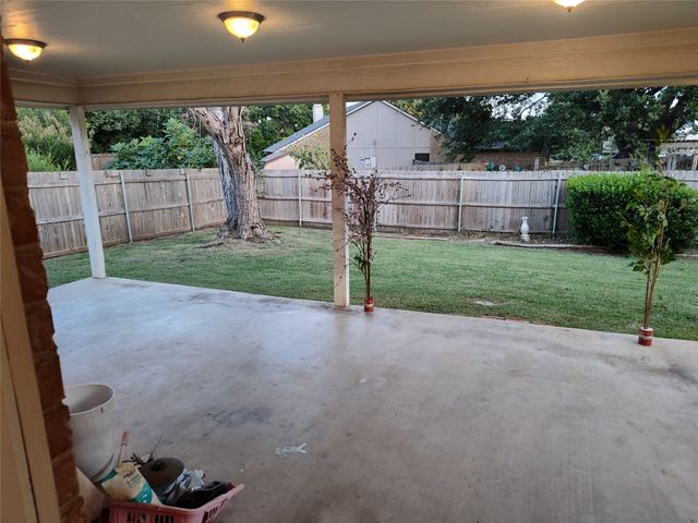121 Canterbury Street, Euless, TX 76039