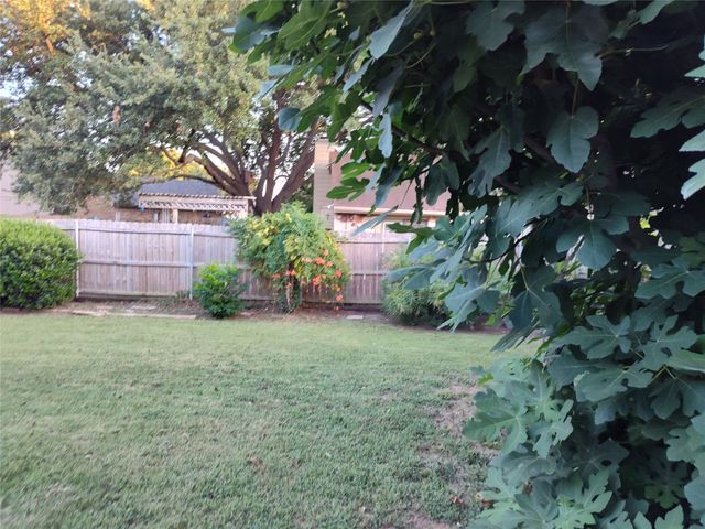121 Canterbury Street, Euless, TX 76039
