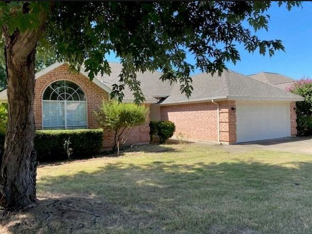 121 Canterbury Street, Euless, TX 76039