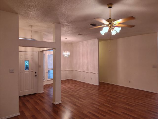 121 Canterbury Street, Euless, TX 76039