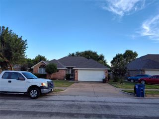 121 Canterbury Street, Euless, TX 76039