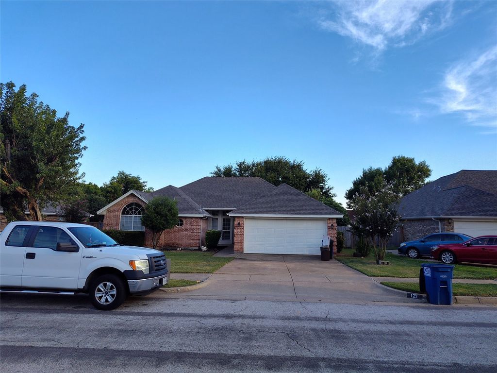 121 Canterbury Street, Euless, TX 76039