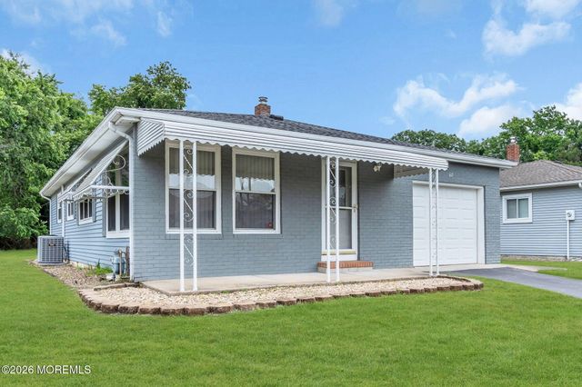 62 Biabou Drive, Toms River, NJ 08757