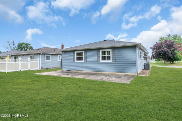 62 Biabou Drive, Toms River, NJ 08757