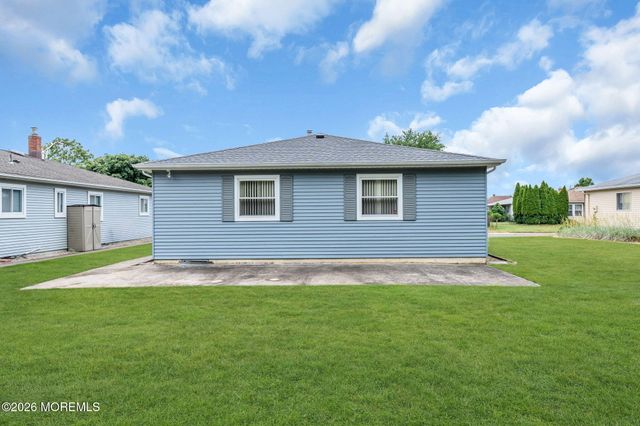 62 Biabou Drive, Toms River, NJ 08757