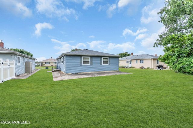 62 Biabou Drive, Toms River, NJ 08757