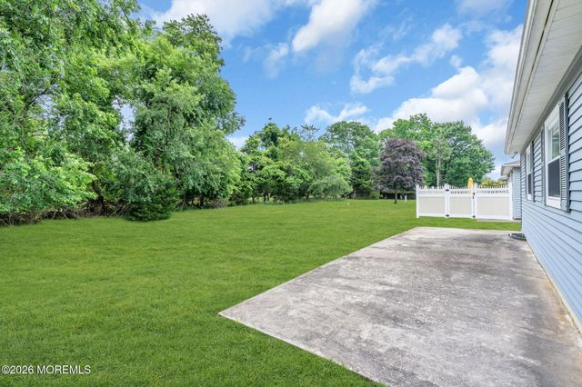 62 Biabou Drive, Toms River, NJ 08757