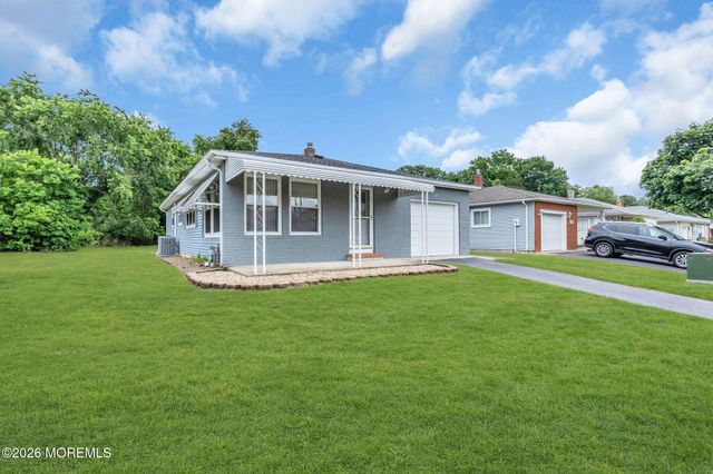 62 Biabou Drive, Toms River, NJ 08757