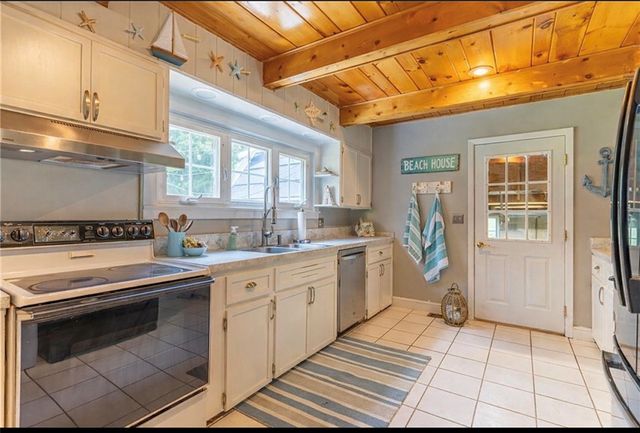 4852 West lake, Geneva Town, NY 14456