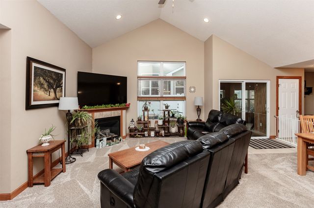 107 Centennial Drive, Huxley, IA 50124