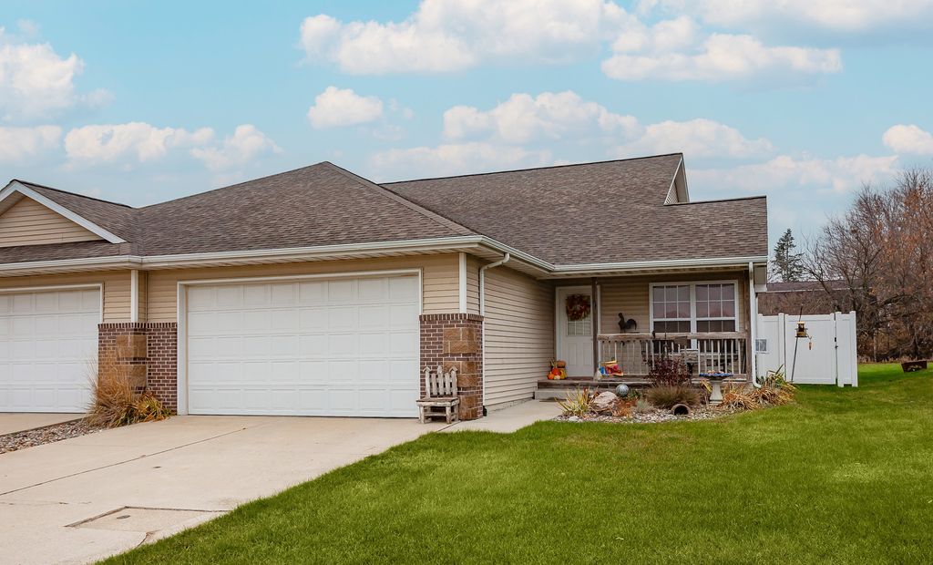 107 Centennial Drive, Huxley, IA 50124